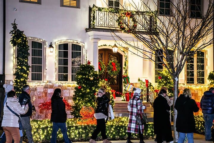 NYC Holiday Lights and Dyker Heights Luxury Bus Tour