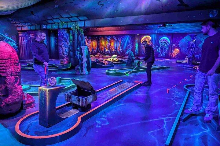 Ticket 45min Spel - Fluorescerende minigolf onder de oceaan