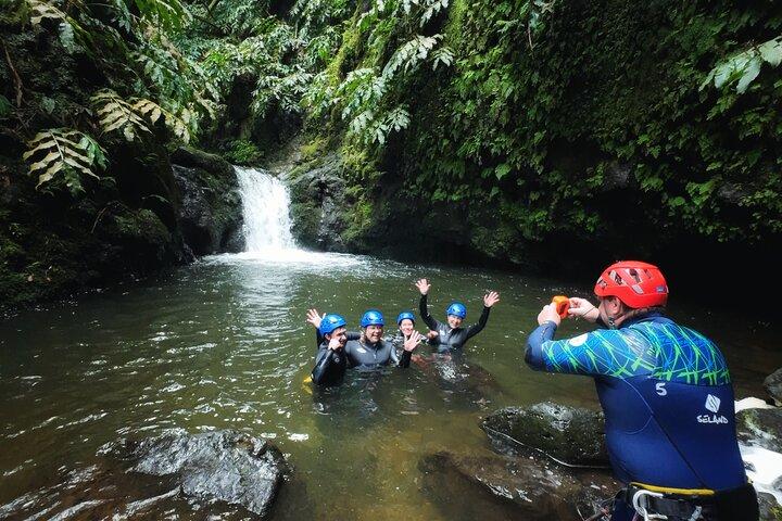 São Miguel : Niveau 1 Canyoning in Ribeira dos Caldeirões, Azoren