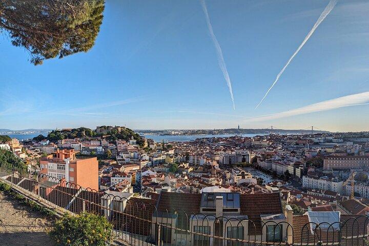 Private Half Day Sightseeing Tour in Lisbon by Tuktuk