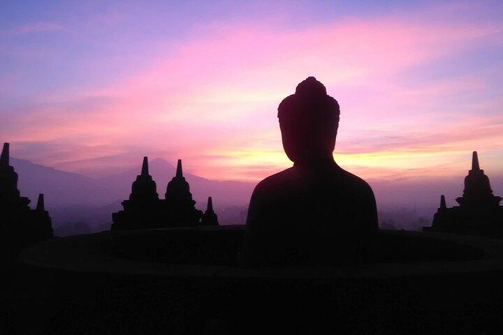 Visita guiada privada de 1 día a Borobudur (nivel superior) y Prambanan