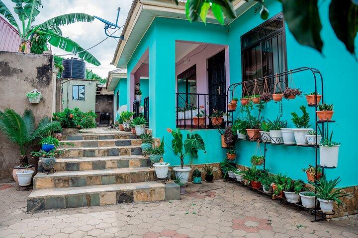 Casa de familia + Cocina + Cuidado de animales + Recolección de frutas + Mucho más
