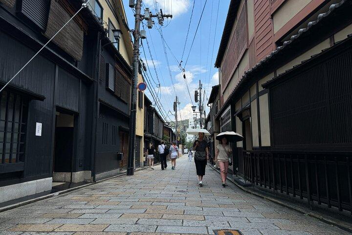 Kyoto: Yasaka helgedom, Gion & Nishiki Market Walking Tour