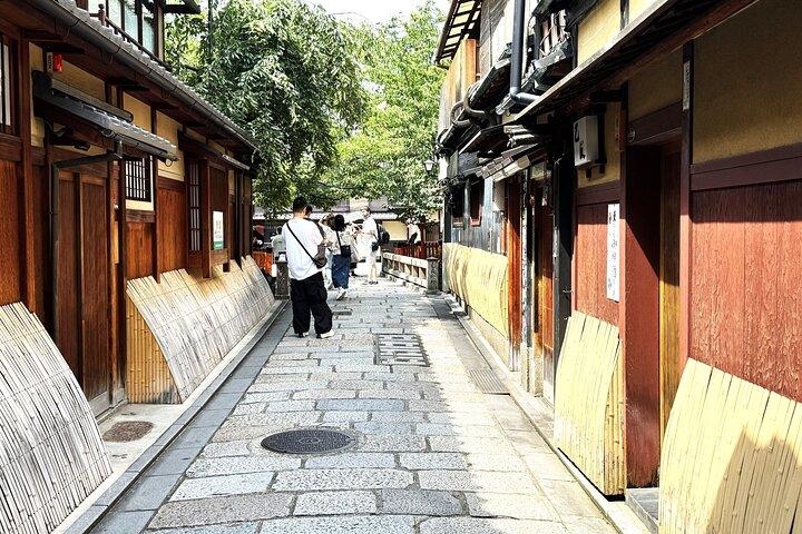 Kyoto: Yasaka helgedom, Gion & Nishiki Market Walking Tour