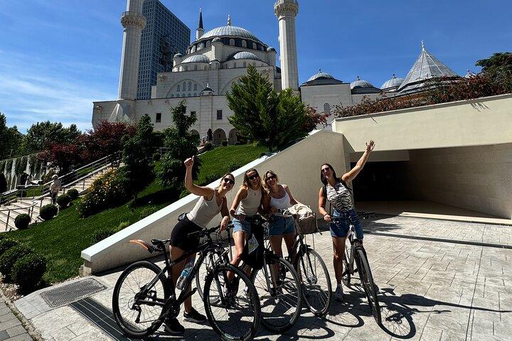 Bike or E - Tour in bici autoguidato e noleggio da Old Bazar