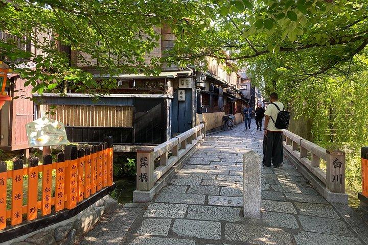 伏見稲荷と祇園の秘密を現地ガイドが探る
