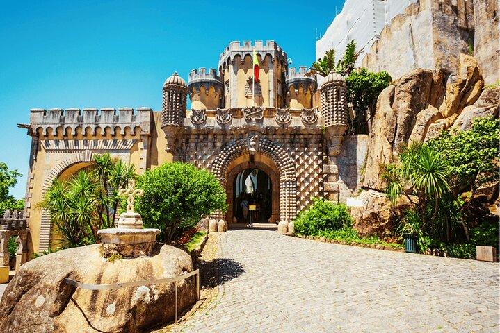 Visite de Sintra et Lisbonne en petit groupe avec billet Pena Park en van
