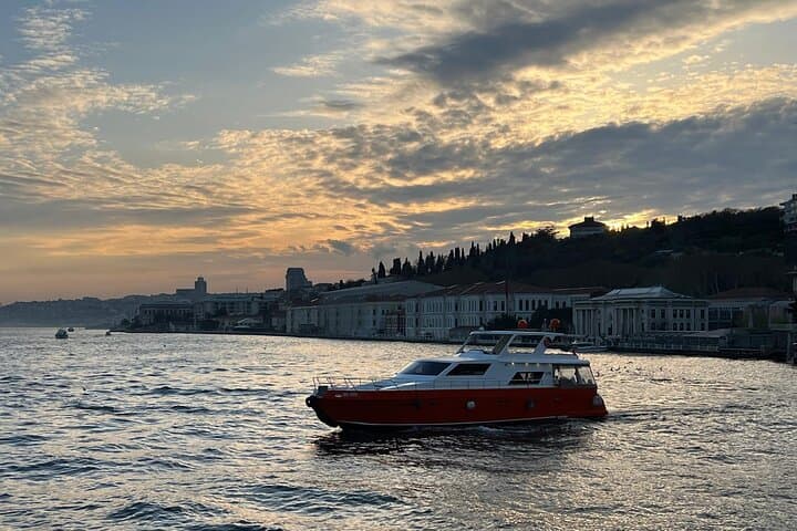 Istanbul Bosphorus Sunset Cruise on a Luxurious Yacht