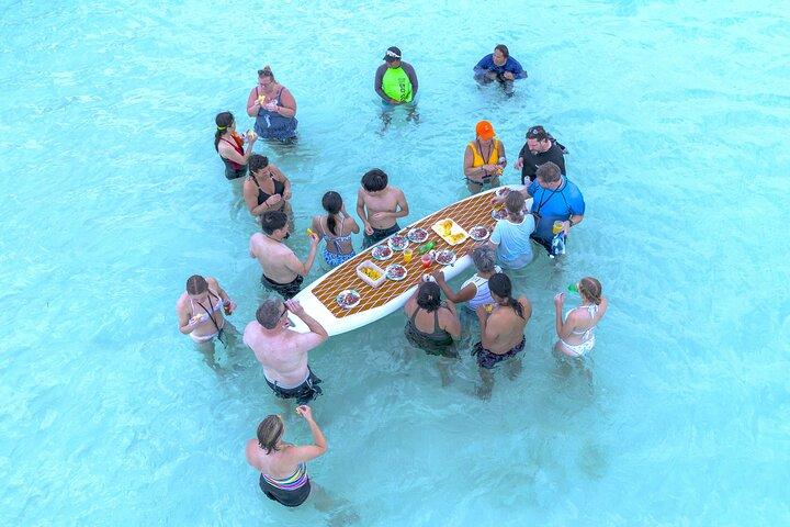 Schnorcheln mit dem Katamaran nach El Cielo und zum Money Bar Beach Club