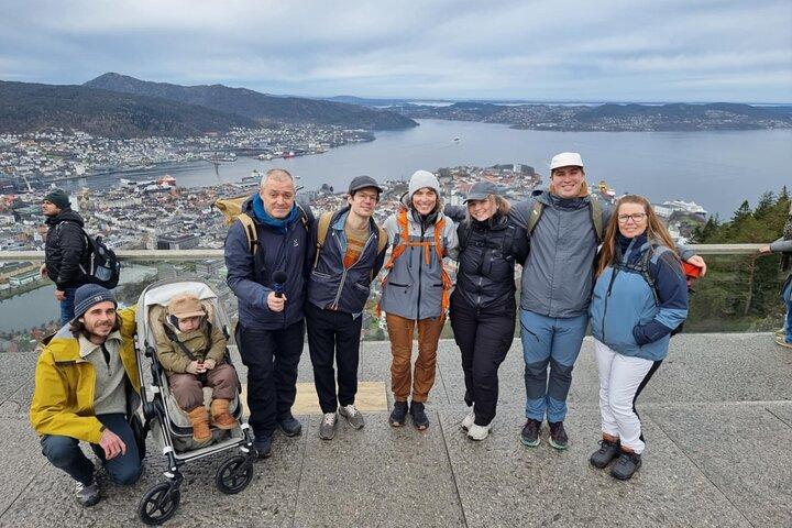 Kleine Gruppenwanderung auf den Fløyen mit Standseilbahnfahrt