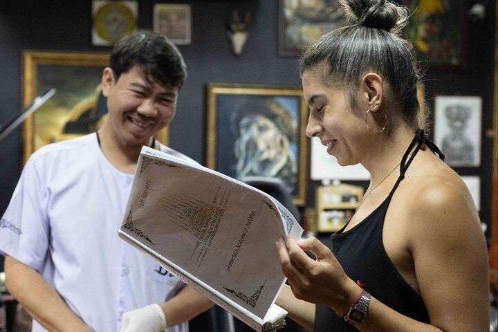 Traditionele Thaise Tattoo Ervaring met Ceremonie