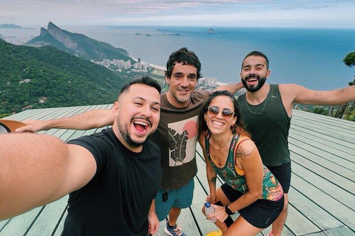 Explora lo mejor de Tijuca Forest – Caminata a Picos, Cuevas y Cataratas