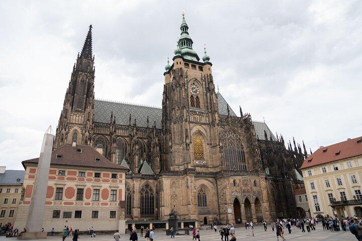 Excursão em pequeno grupo pelo Castelo de Praga com um Guia local