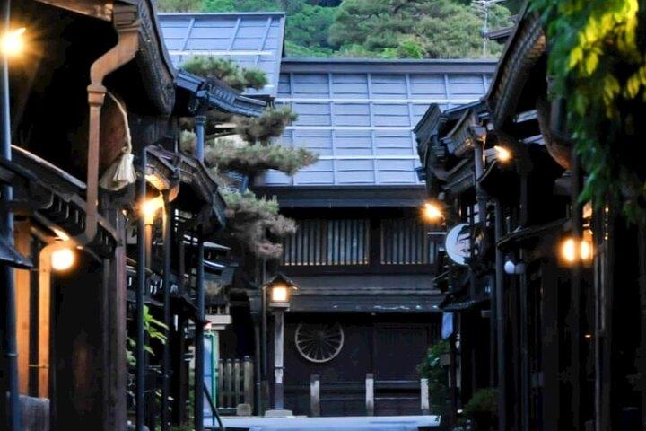 Shirakawa-go + Hida Takayama Day Tour dalla stazione di Nagoya