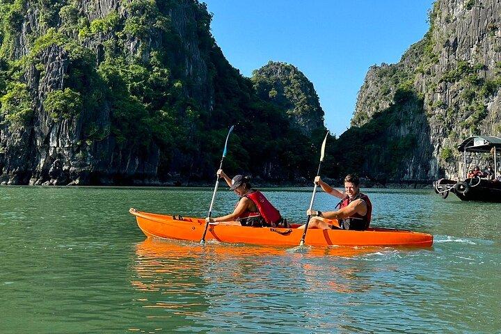 Desde el puerto : 2 - Día Escondido Bai Tu Long Bay con Renea Cruises