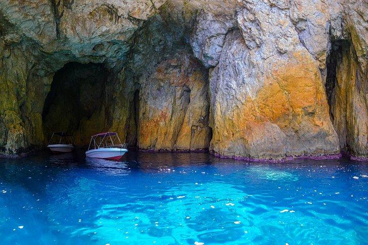 コルフ・パクソス島とアンティパクソス島からの終日ボート旅行