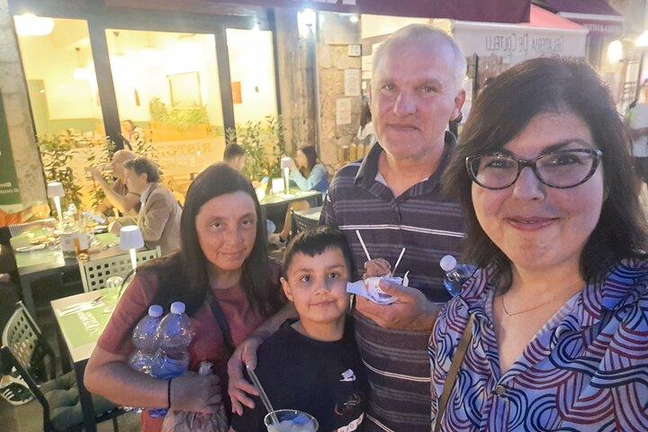 Autentisk fuld middag og vin oplevelse med en sommelier i Pisa