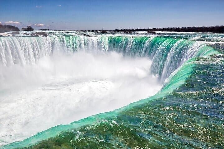 Private Full Day Niagara Falls Tour from New York