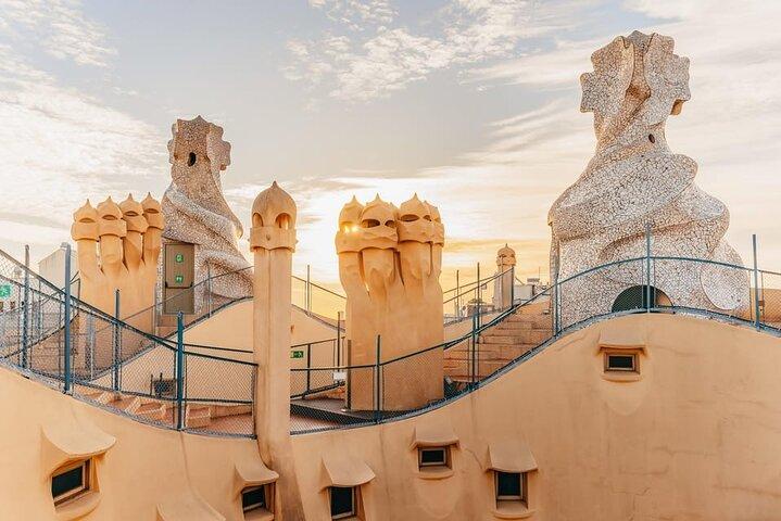 Casa Milà by Gaudí : Visite à pied architecturale
