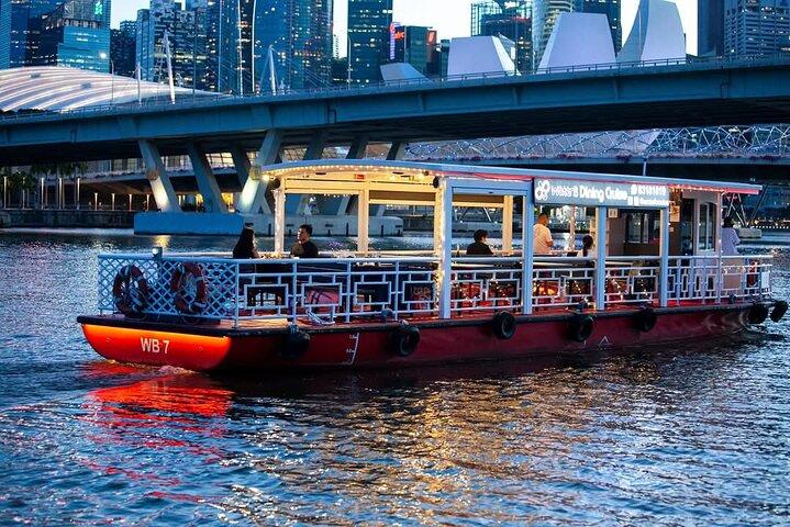 8時間ガイドツアー：フードツアー、40分リバークルーズ＆ライトショー2回