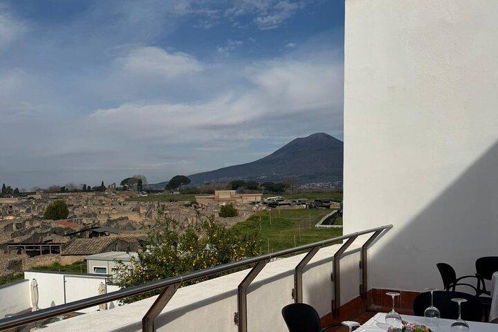 Pompeii Ruins Archeological Tour with Lunch
