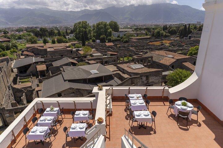 Pompeii Ruins Archeological Tour with Lunch