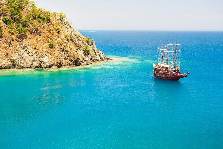 Piratenboottocht Kemer met lunch en gratis frisdrank