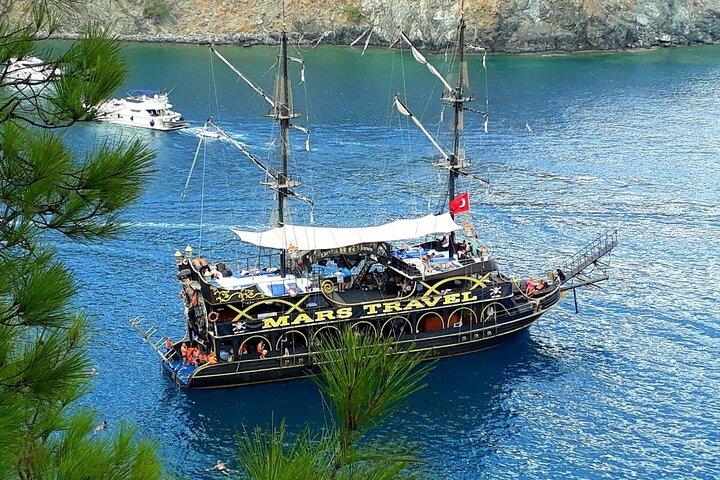 Piratenboottocht Kemer met lunch en gratis frisdrank