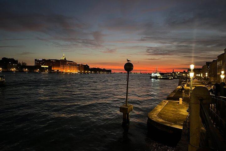 Descubra Veneza ao pôr do sol