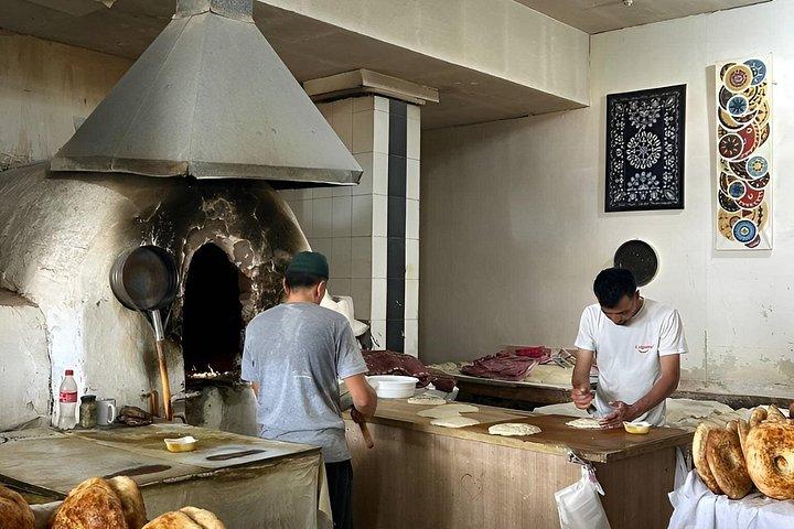 Tashkent: Bake Usbekisk Brød og Chorsu Bazaar Exploration