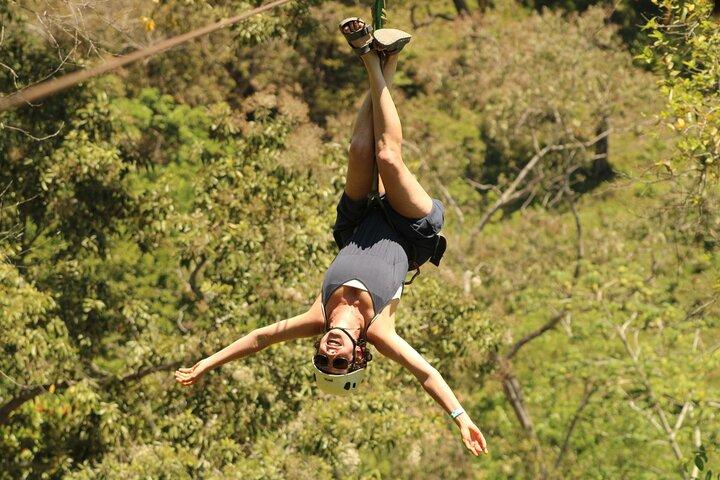 Roatan ATV Adventure med Zip Line Monkey/Sloth Combo