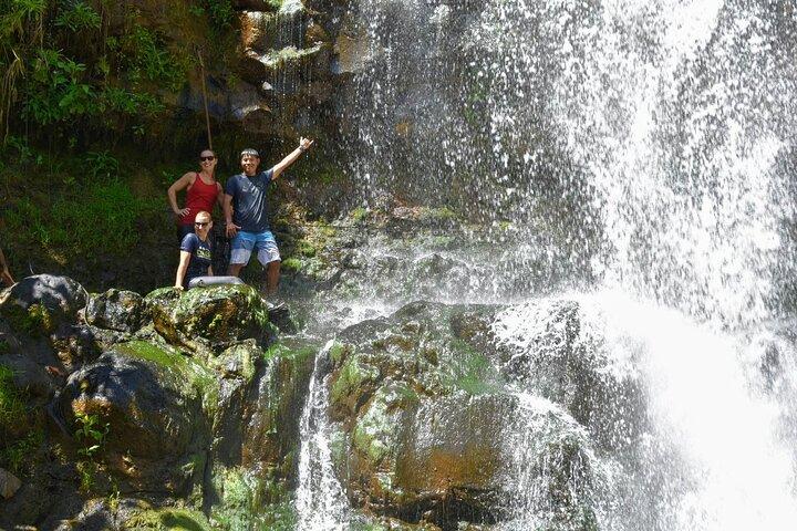 Escursioni e nuotate private alle cascate a Lihue