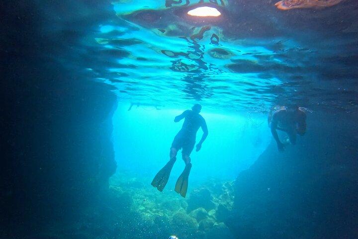 Tour privato a vela di Pola: Vela personalizzabile di 4 ore, Snorkeling, SUP