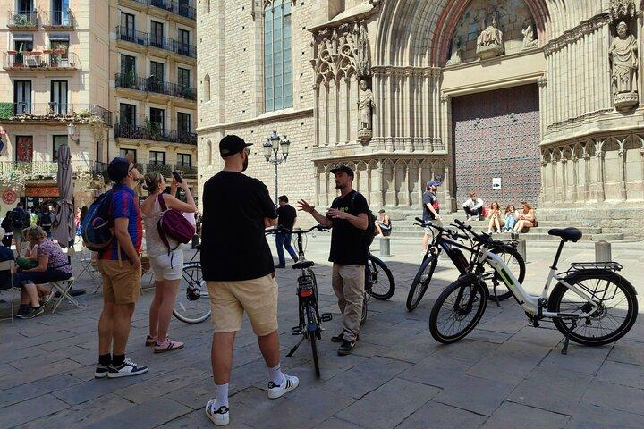 バルセロナ: 自転車またはeバイクツアー、観光スポット＆ローカルインサイト