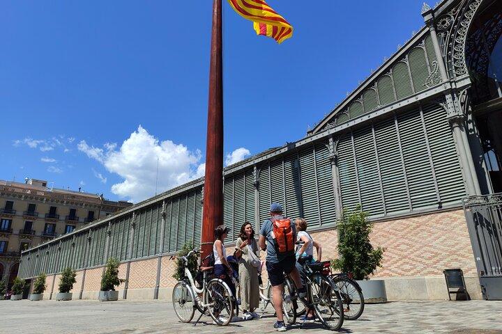 バルセロナ: 自転車またはeバイクツアー、観光スポット＆ローカルインサイト