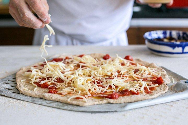 トスカーナのブドウ園でピザ作り＋ワインテイスティング（4～コース料理）