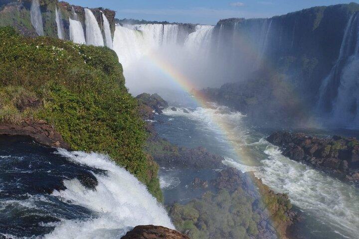 Besøg Iguassu-vandfaldene på begge sider på én dag.