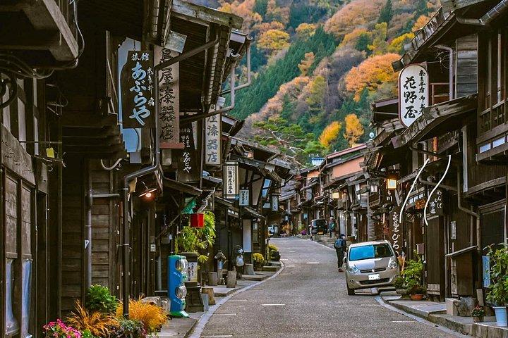 2日間のスノーモンキーツアー：松本経由長野〜高山