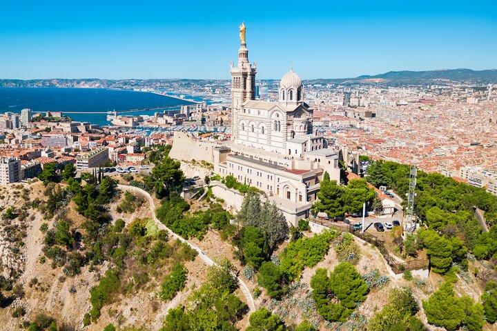 Trasferimento privato da Nizza a Marsiglia, 4 ore Stop a Cannes