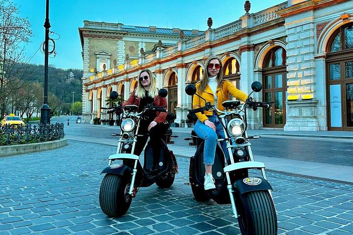 Visite guidée à vélo monstre – Budapest sur rouleaux électriques