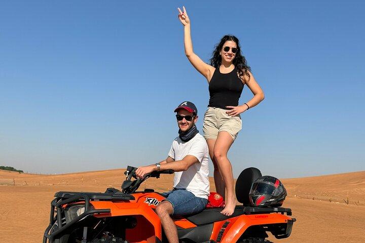 Safari nel deserto mattutino condiviso di Dubai con quad