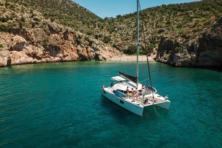 Katamaransejlads i Nafplio | Græsk buffet og åben bar