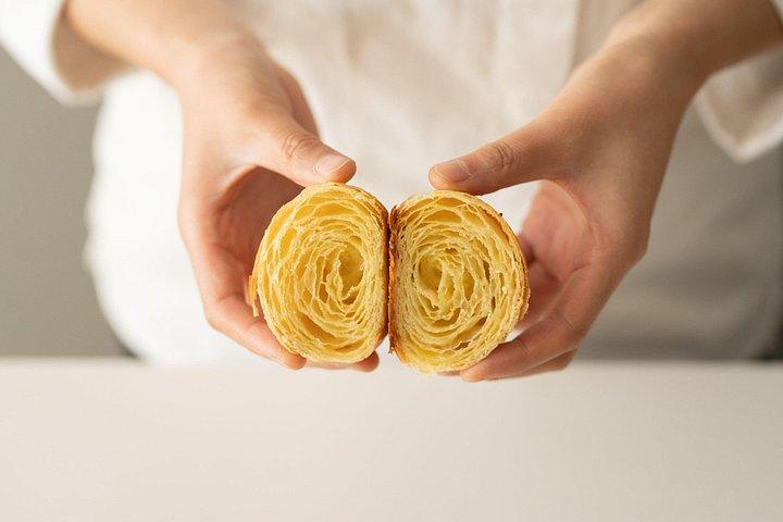 Bicolor Croissant & Pastry Making Class in Central Paris