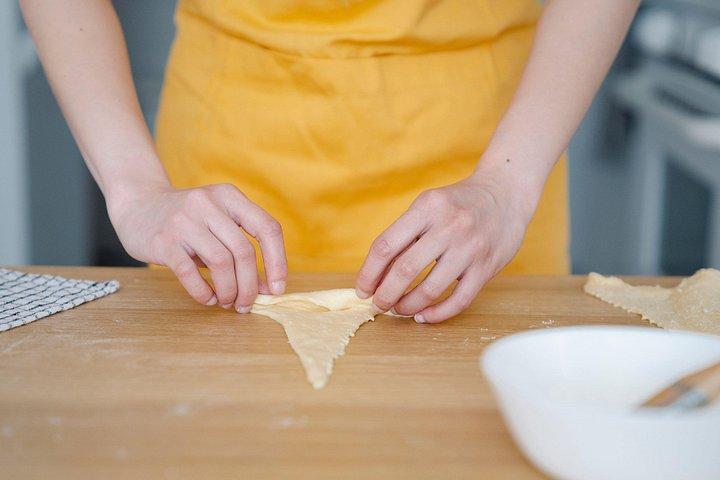 Bicolor Croissant & Pastry Making Class in Central Paris