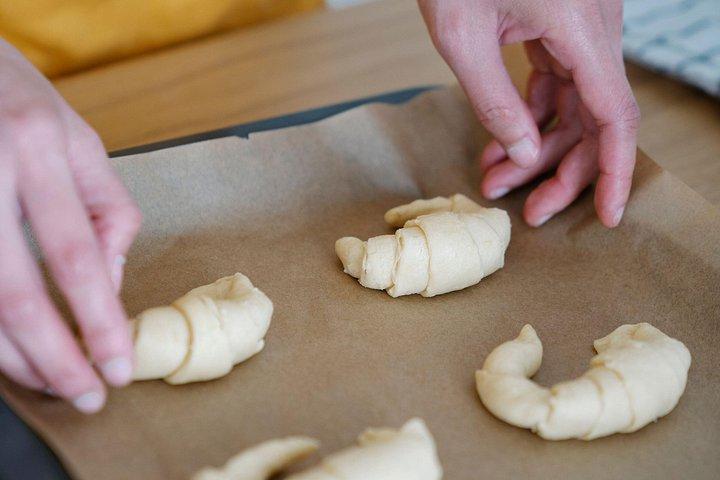 Bicolor Croissant & Pastry Making Class in Central Paris