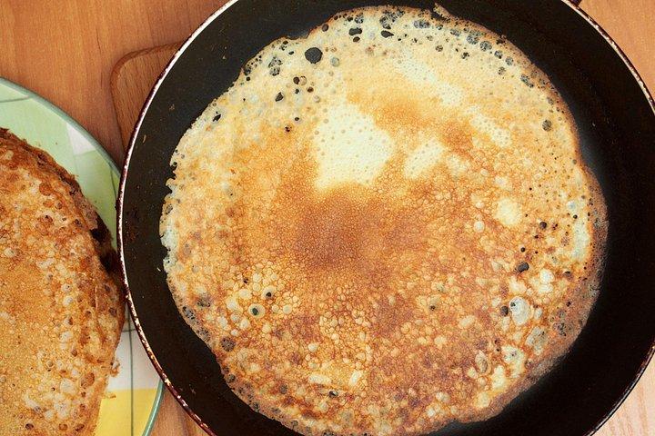 French Crêpe Making Class in Central Paris (Includes Cider)