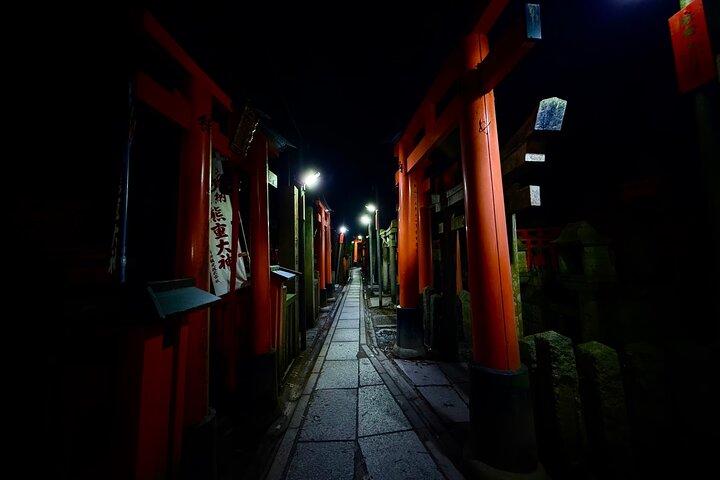 Paseo nocturno de Kioto en Fushimi Inari con 4 Gion Área Destacados