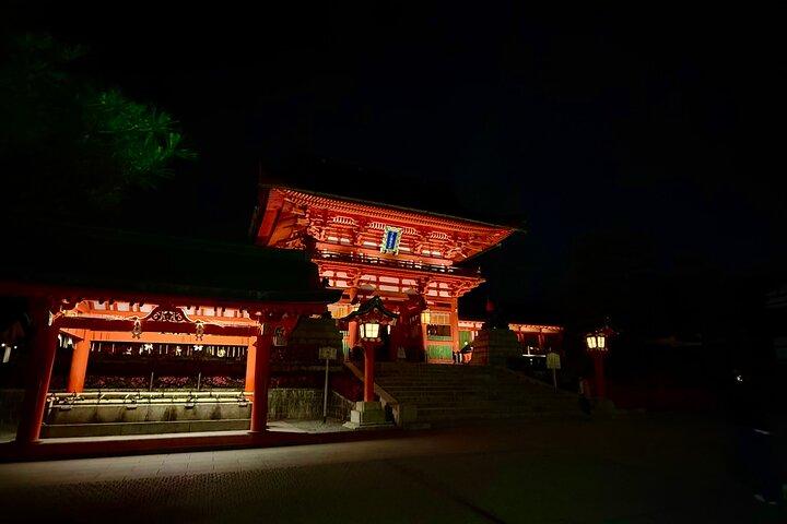 Paseo nocturno de Kioto en Fushimi Inari con 4 Gion Área Destacados