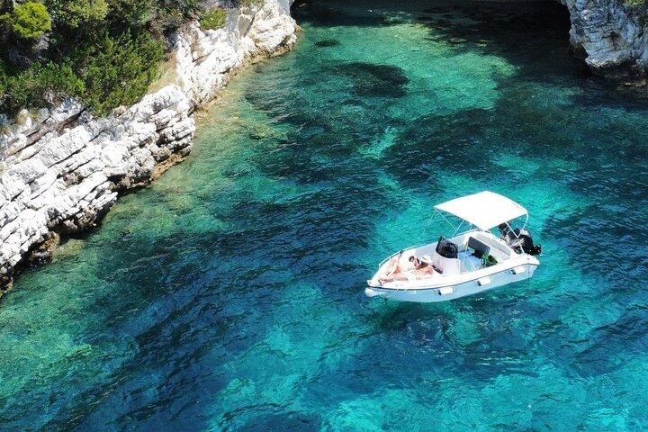 Soyez le capitaine d'un jour - Foneas Beach et Pirate's Bay