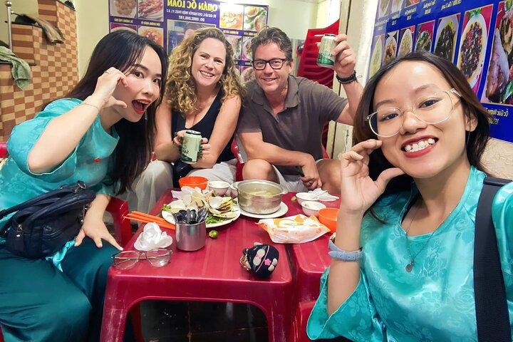 Street Food Adventure in Moto Tour